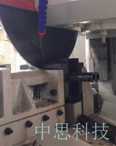 利用全自動切管機來及時進行調(diào)整